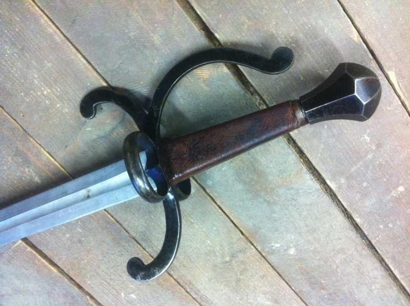 renesanční meč černěný